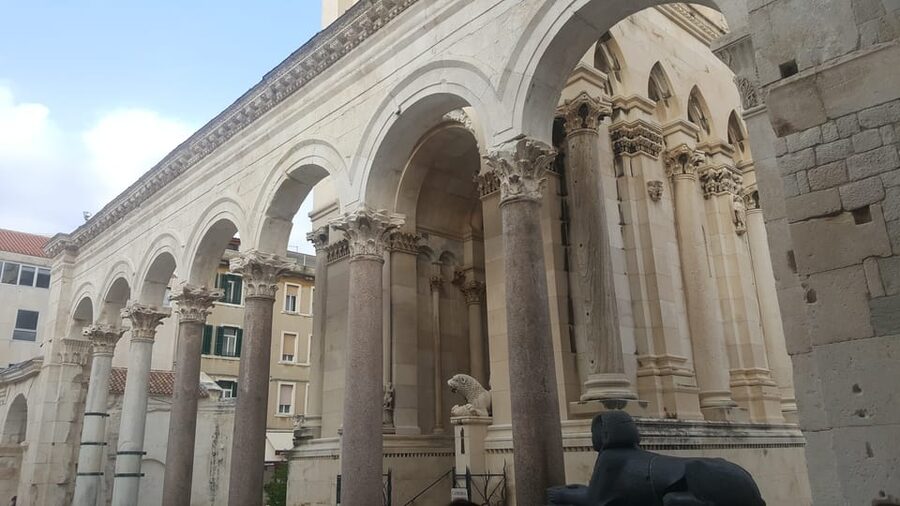 Split: Old Town Food Tour - The palace substructures and a screen connection