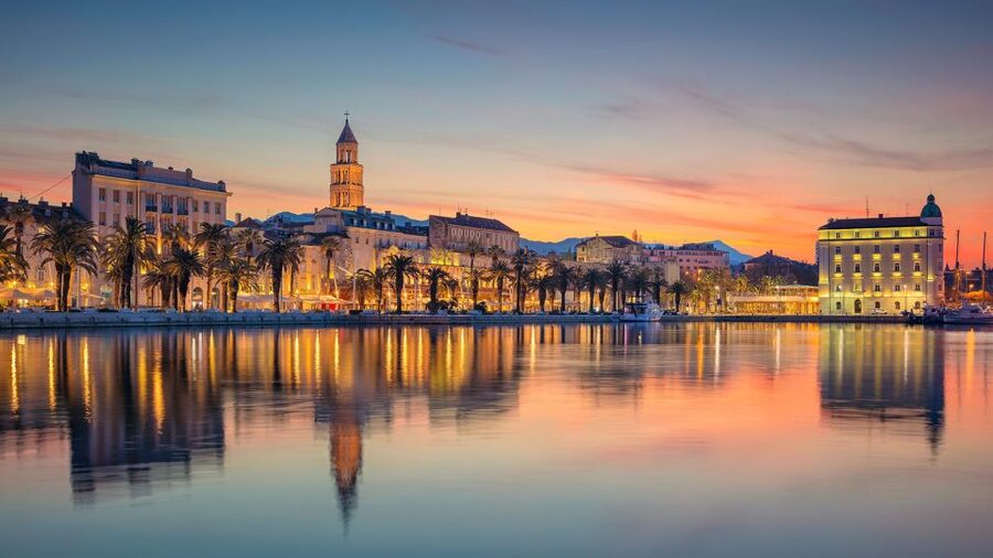 Split: Old Town Guided Evening Walking Tour - Meeting the guide at Trg Braće Radić