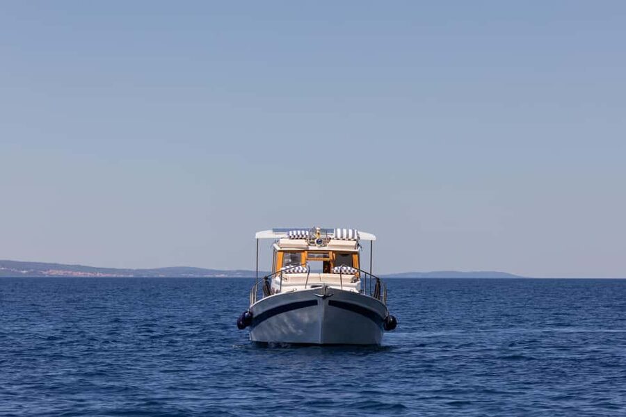 Split/Omiš/Makarska: Full or half day boat tour with "Cvita" - Vruja Bay and the appeal of a short swim stop