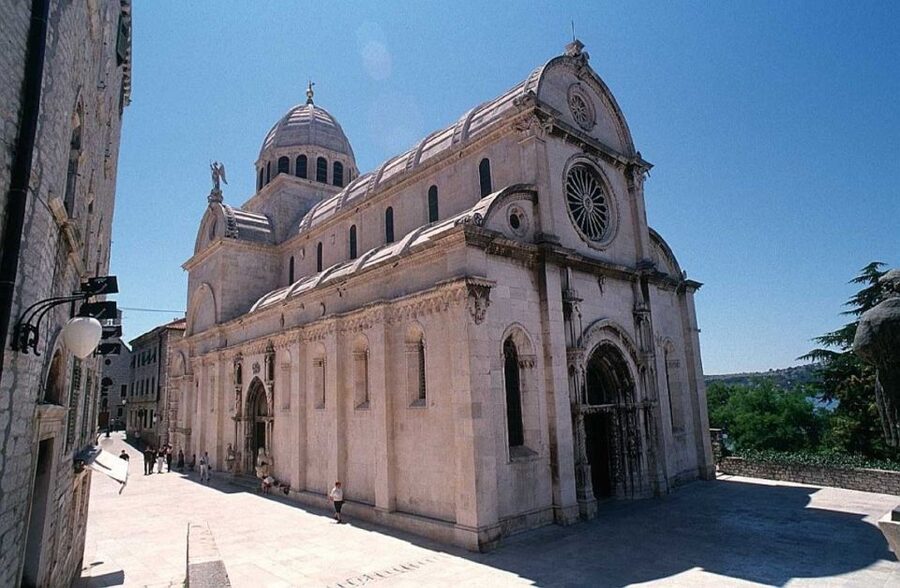 Split or Trogir: Krka Waterfalls & Wine and Food tasting - What the Šibenik stop adds