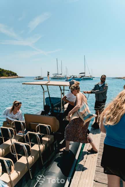 Split/Podstrana: Blue Cave, Hvar & 6 Islands Speedboat Trip - Two useful hours in Hvar Town