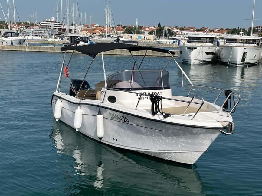 Split: Private Blue Lagoon 3 islands with speed boat - Trogir, a compact UNESCO town