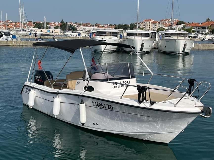 Split: Private Blue Lagoon 3 islands with speed boat - Finding the boat beside Split’s Riva