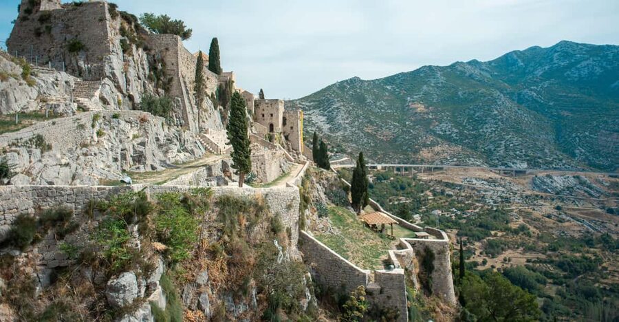 Split: Private tour to Klis Fortress and Vranjača cave - How the value compares with going alone