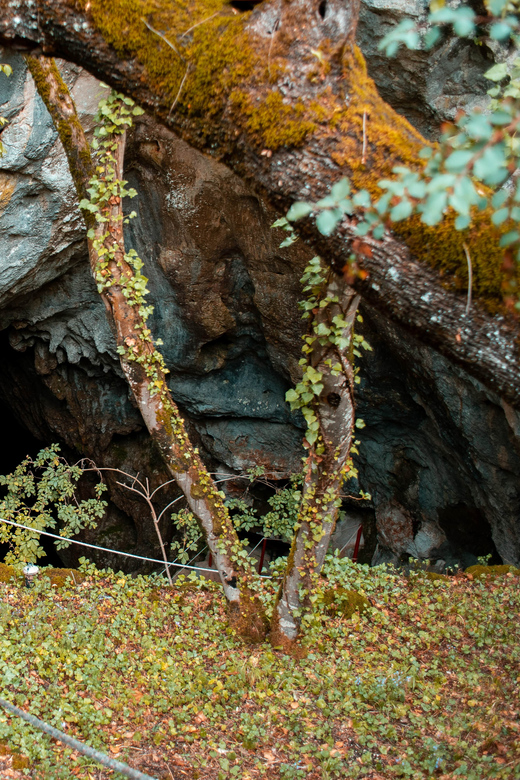 Split: Private tour to Klis Fortress and Vranjača cave - Klis Fortress and the story above Split