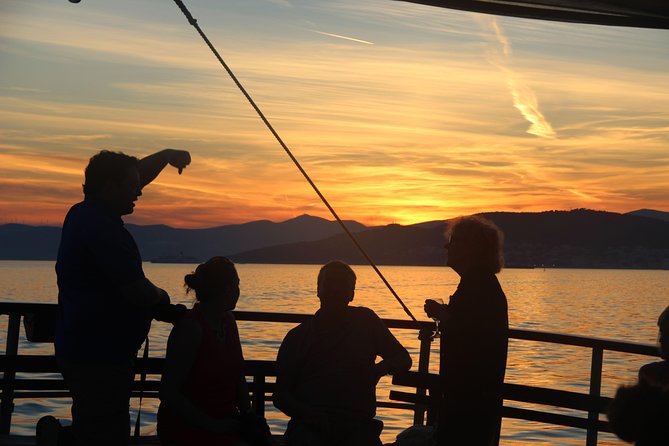 Split Sunset Cruise With Live Music - Open bar value at $83.48