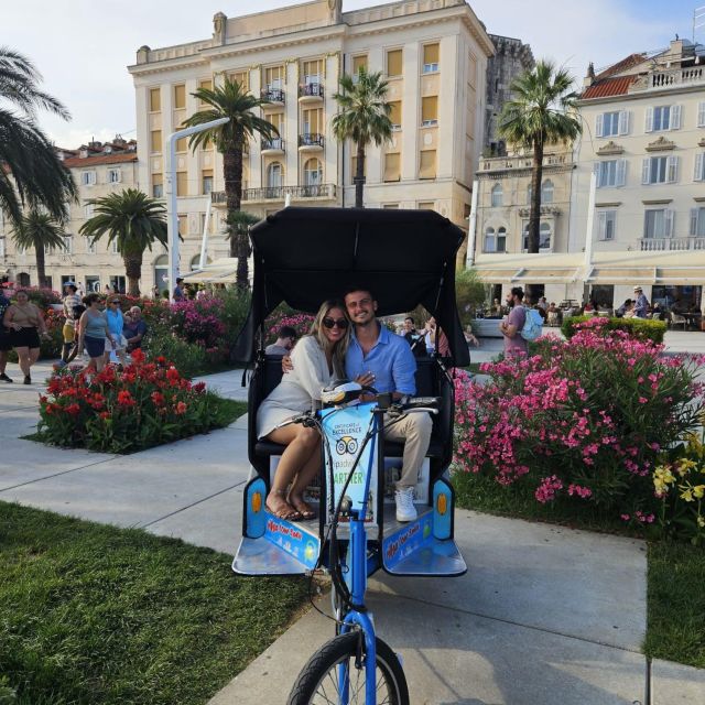 Split Tour in Private Electric Rickshaw - The old center, from the National Theatre to the palace gates