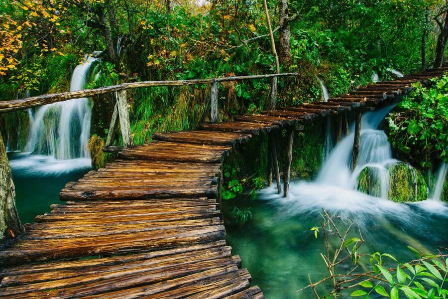 Split: Transfer to Zagreb with Plitvice Lakes Entry Tickets - Turning a long transfer into a national park visit