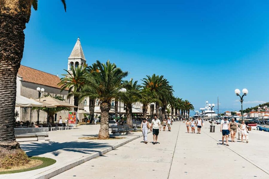 Split/Trogir: Blue lagoon and 3 islands speedboat tour - Maslinica slows the pace before the return