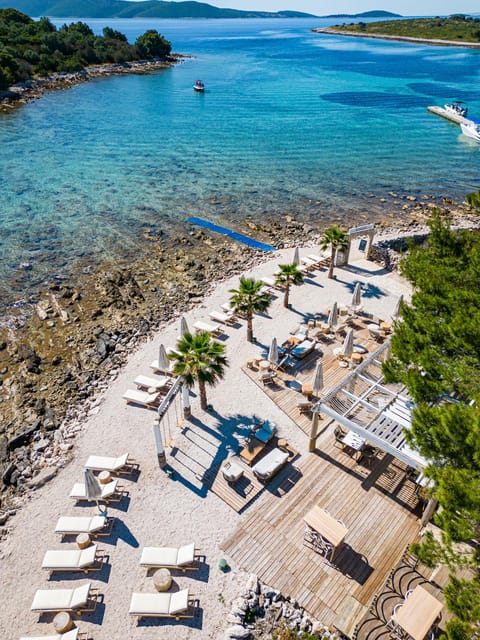 Split/Trogir: Half-Day(5 hours) 3-Island Speedboat Adventure - Guides, music, and the pace of the day