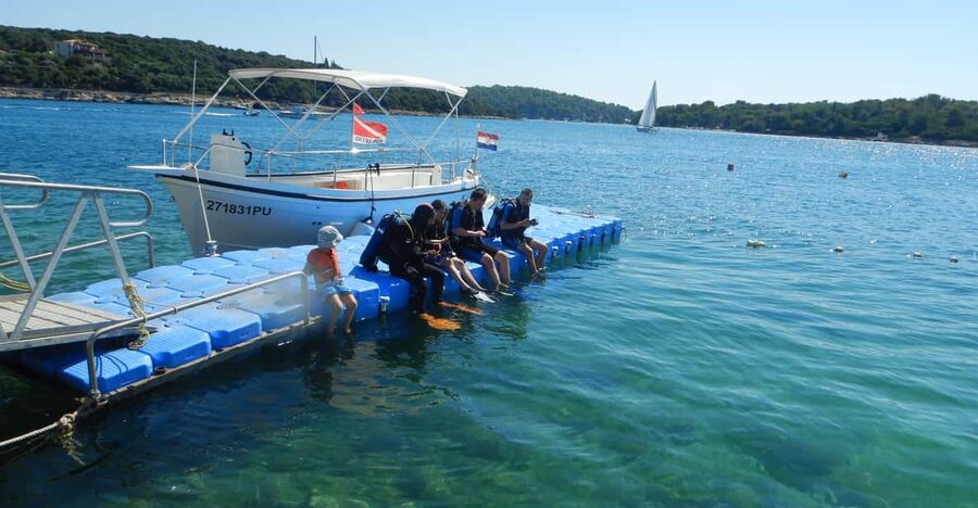 SSI Scuba Diver Course - First comes theory, then shallow-water practice
