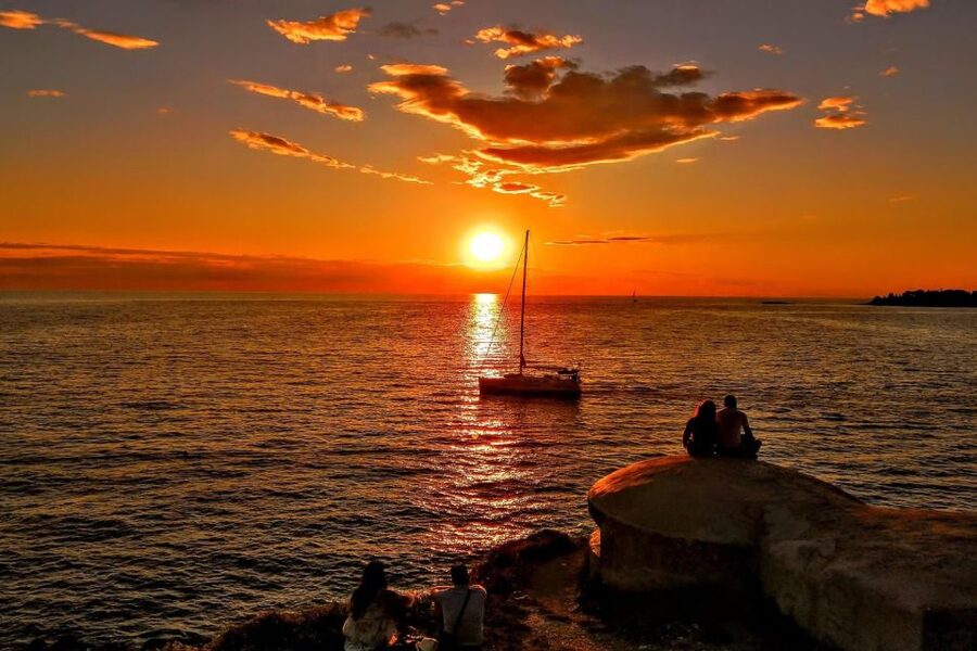 Sunset Dolphin Cruise with Dinner – Medulin Archipelago - Dinner with the sunset