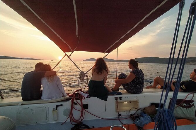 Sunset Sailing Tour on the Pakleni Islands - Swimming, snorkeling, and the quiet bay stop