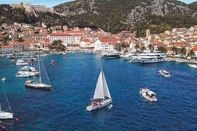 Sunset Sailing Tour on the Pakleni Islands - A calm cruise or a social evening?