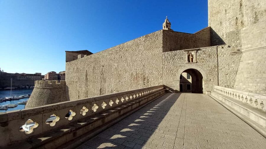 Sunset Wall Walk: 75-Minute Guided Tour & Free Exploration - Leaving the group at the halfway point