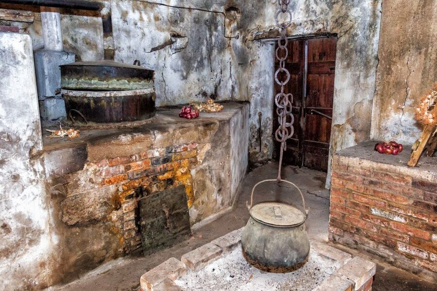 Taste & Tradition of Dubrovnik Countryside - Starting with Prošek and olive oil at Kameni Mlin