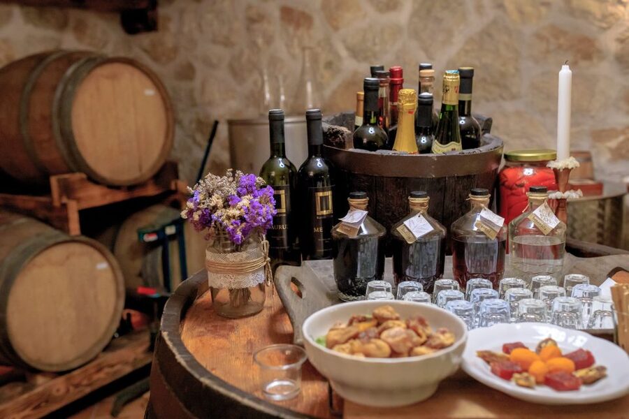 Traditional Dalmatian Cooking Class from Dubrovnik - What makes the hosts and guides important