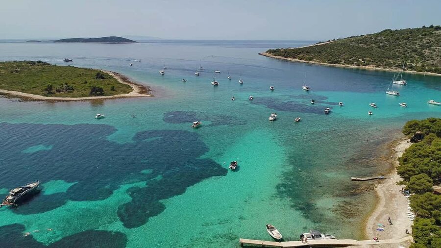 Trogir: Blue Lagoon and 3 Islands Speedboat Tour - Maslinica on Šolta: a village break with room to wander