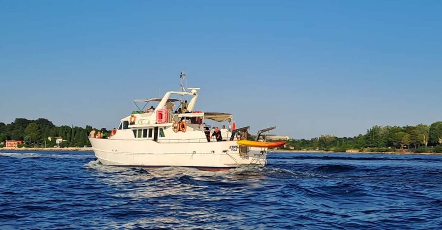 Umag: Sunset Cruise with Dolphin Spotting - Passing Savudrija Lighthouse