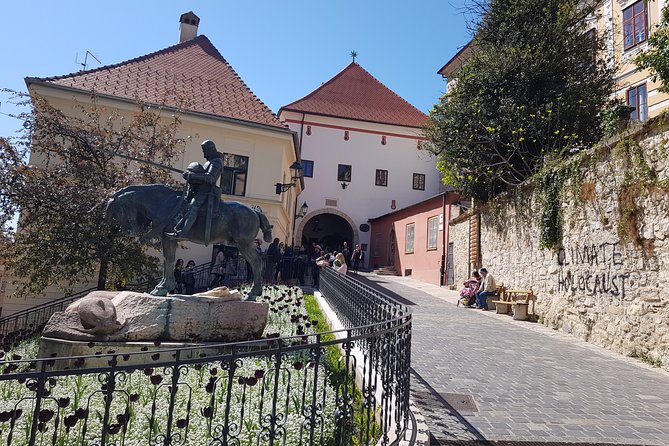 Walking tour of Zagreb - Zagreb Cathedral and the limits of a photo stop