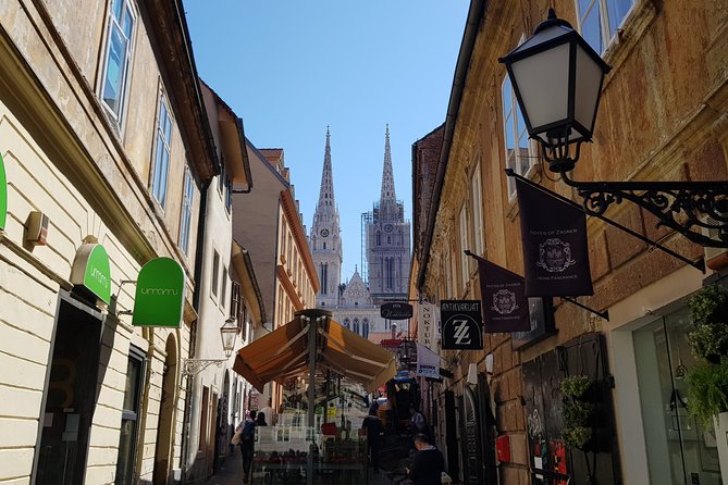 Walking tour of Zagreb - Walking through Grič Tunnel