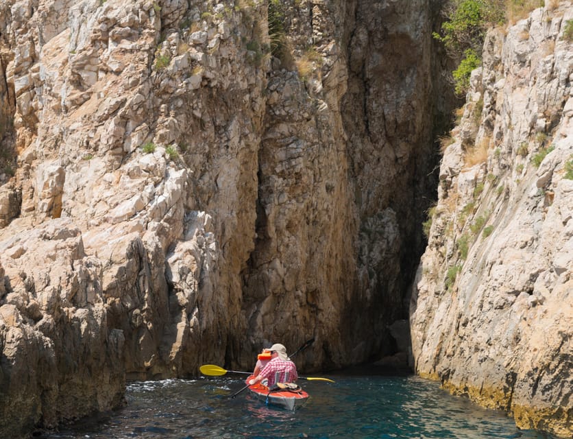 Water activity, kayak tours with a guide, cliff jumping - Swimming and snorkeling in clear water