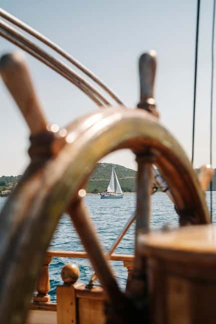 Zadar: Boat Tour with Unlimited Wine & 3 Stops - Kali and the Srdela Snack option
