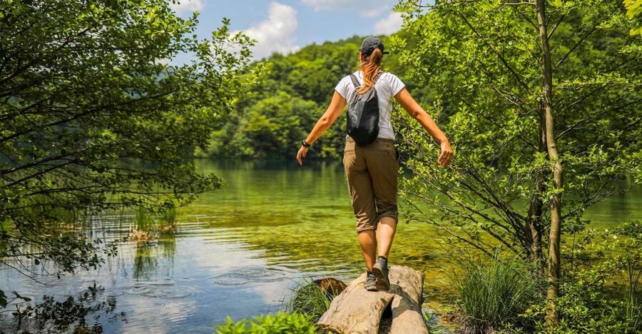 Zadar: Plitvice Lakes Full-Day Guided Tour with a Boat Ride - An early departure and a comfortable ride
