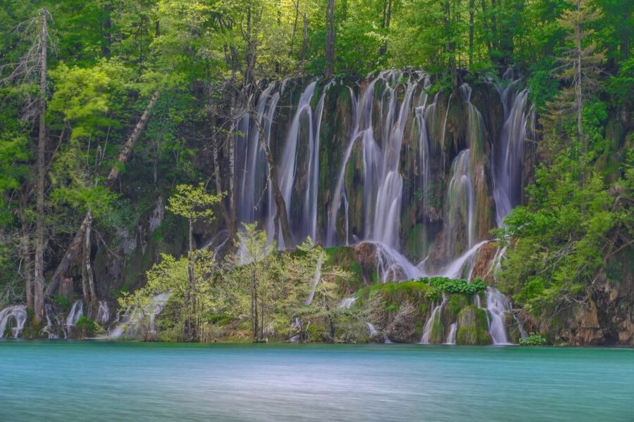 Zadar: Plitvice Lakes Guided Day Tour with Tickets - Why Plitvice makes a worthwhile day from Zadar