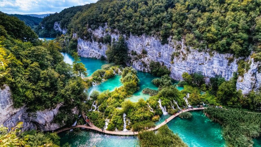 Zadar: Plitvice Lakes with Boat Ride and Zadar Old Town Tour - Four and a half hours among the upper and lower lakes