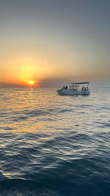 Zadar: Sunset boat tour with champagne - Cruising past the Sea Organ during golden hour