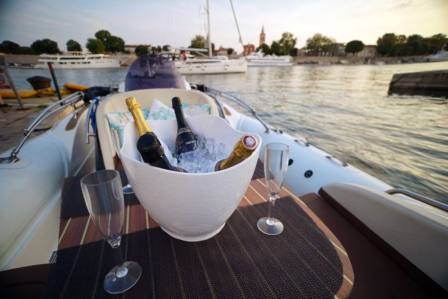 Zadar: Sunset & Nighttime Cruise with Sparkling Wine - What the guides add to the experience